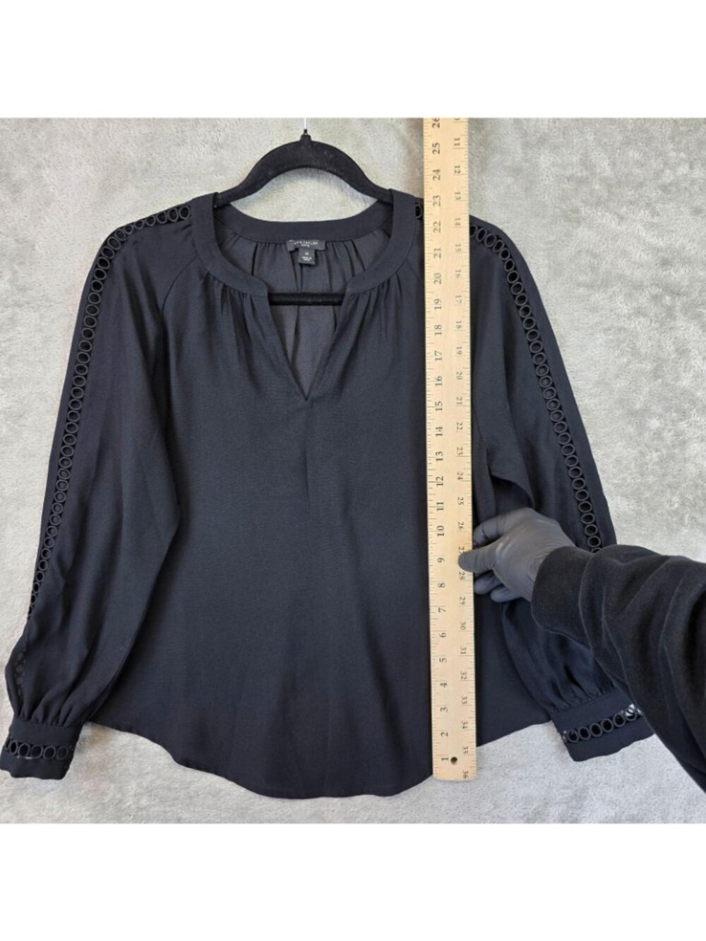 Ann Taylor Blouse Womens XS Petite Black V Neck Long Raglan Sleeve Crochet Trim - Picture 5 of 9